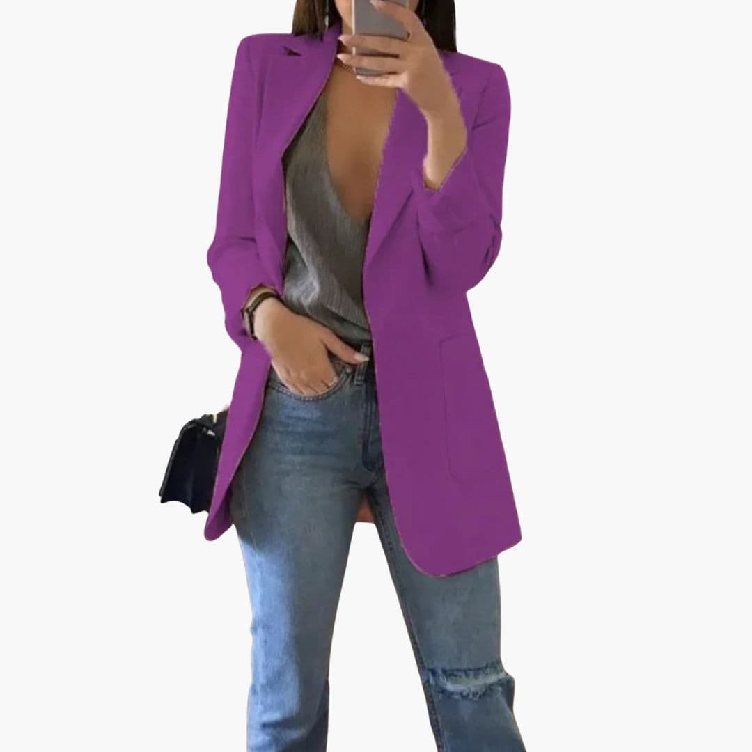 Elegant lang blazer til kvinder i tidløst design med reverskrave, et must-have i damemoden.