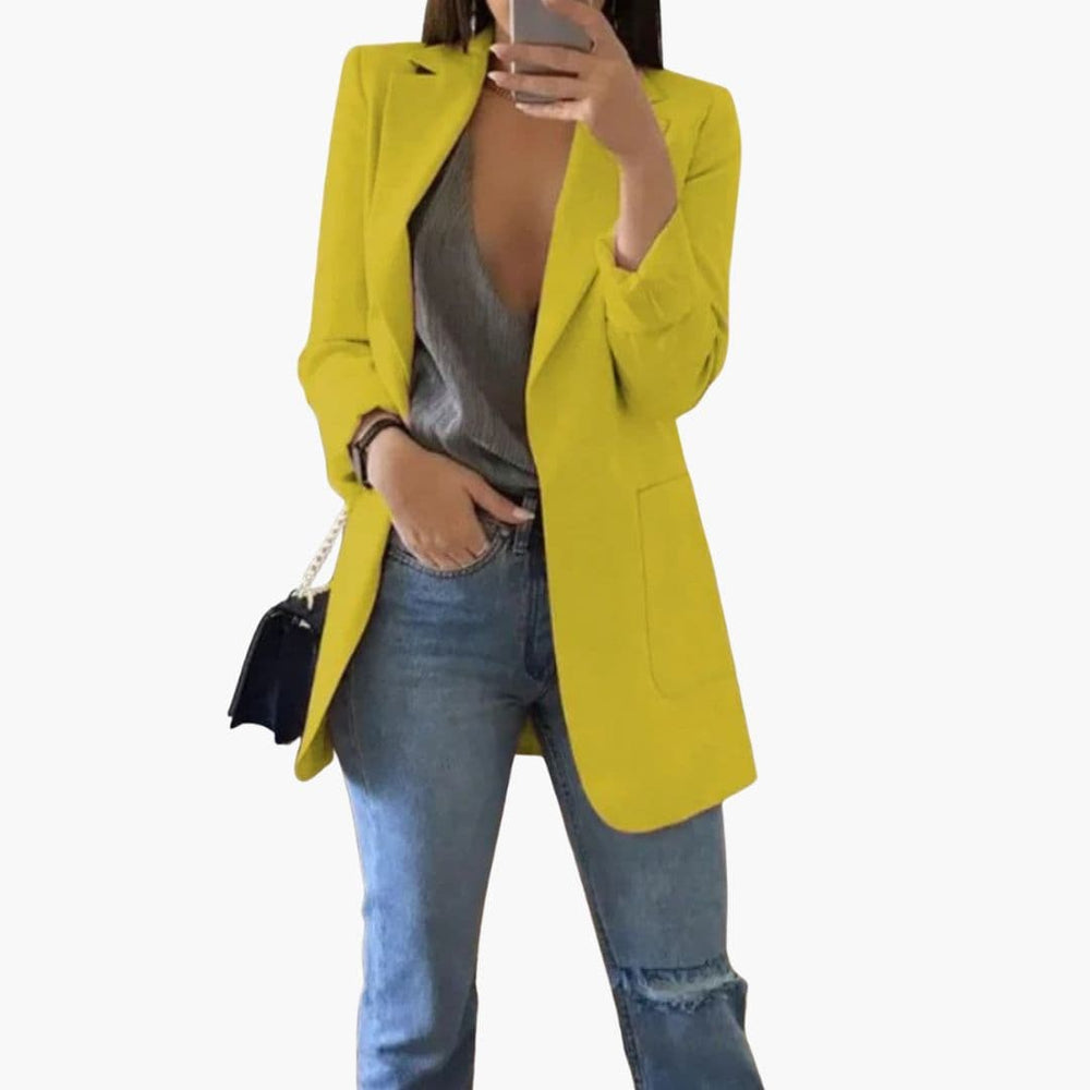 Klassisk lang dameblazer med revers og åben front, et alsidigt modeitem til garderoben.