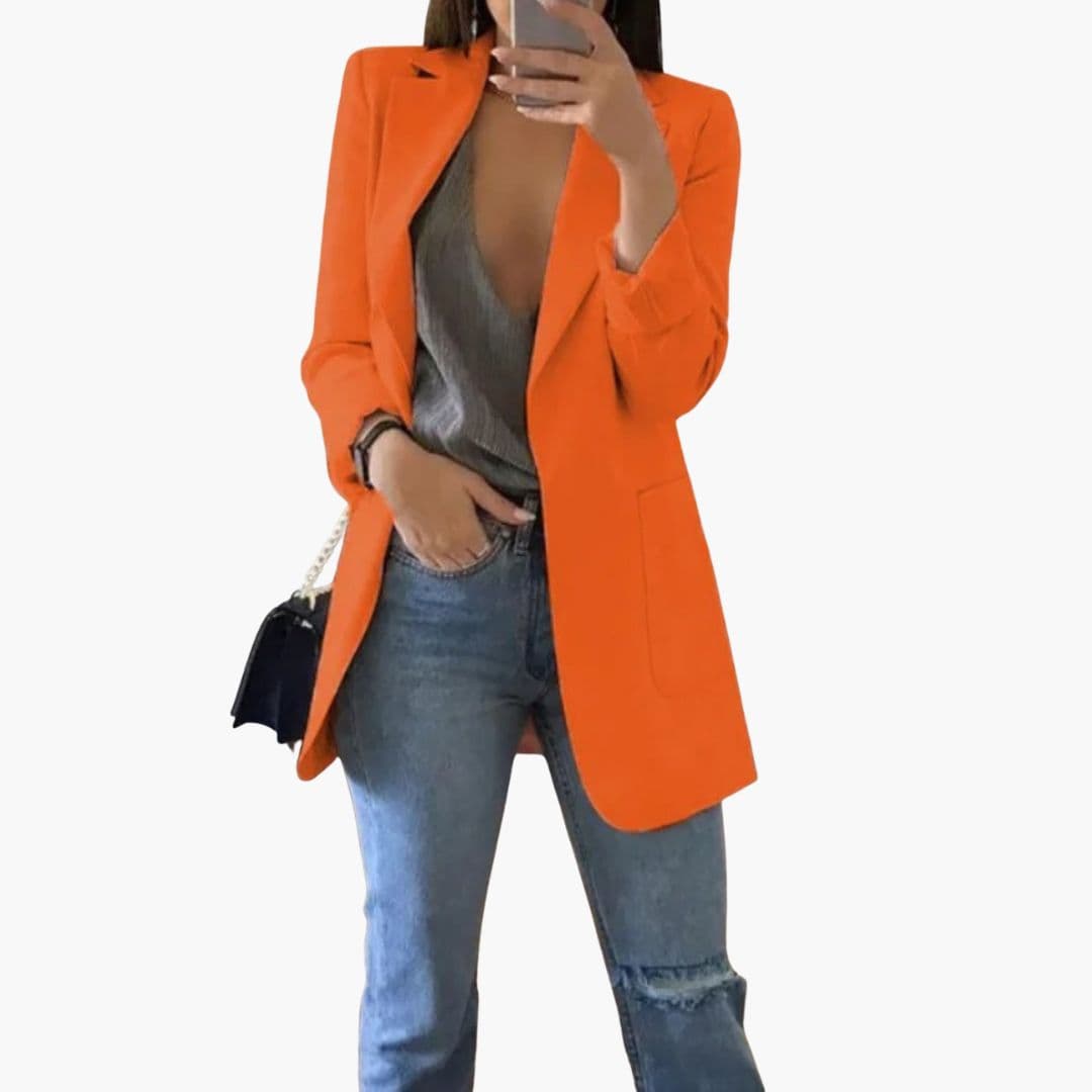 Moderne lang blazer til kvinder med chic reverskrave og åben front, skaber et stilrent look.