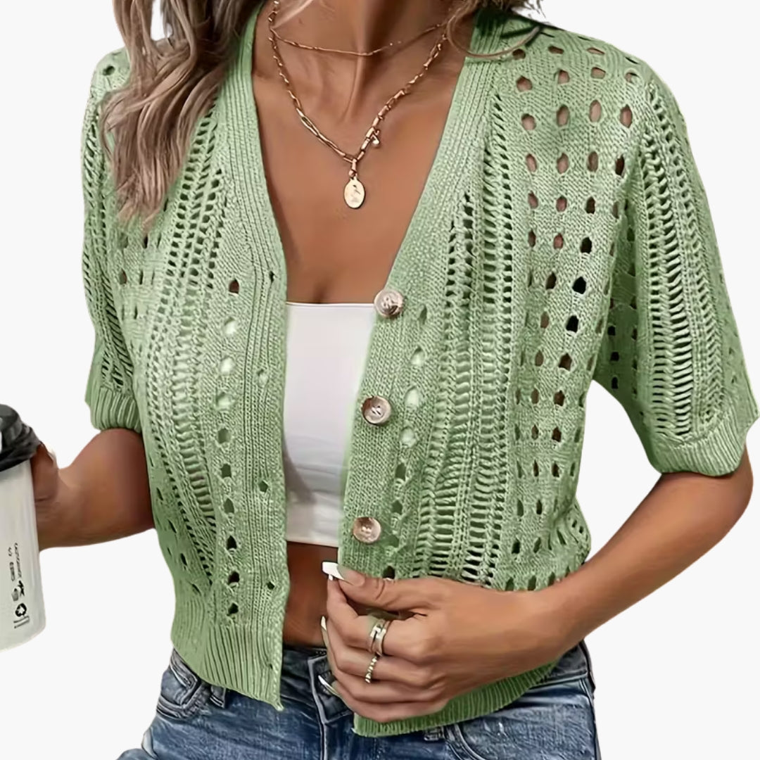Chic perforeret sommercardigan med korte ærmer til damer. En must-have til sommermode.