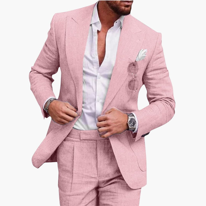 Smart herre festdragt med reverskrave, designet for en frisk og elegant sommerlook. Perfekt til varme dage.