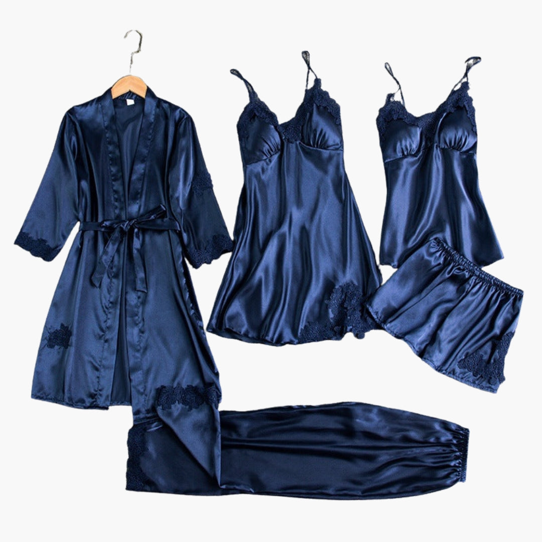 Elegant dame pyjamasæt i 5 dele med blonder. Perfekt luksus nattøj til afslapning derhjemme.