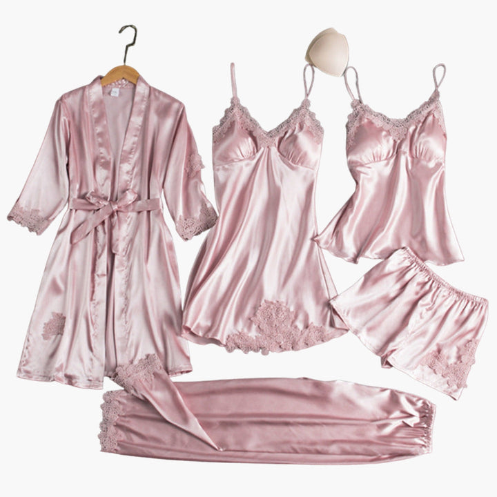 Komfortabelt sæt med camisole og shorts i blonde til dame. Del af elegant 5-dels pyjamasæt til hjemmet.