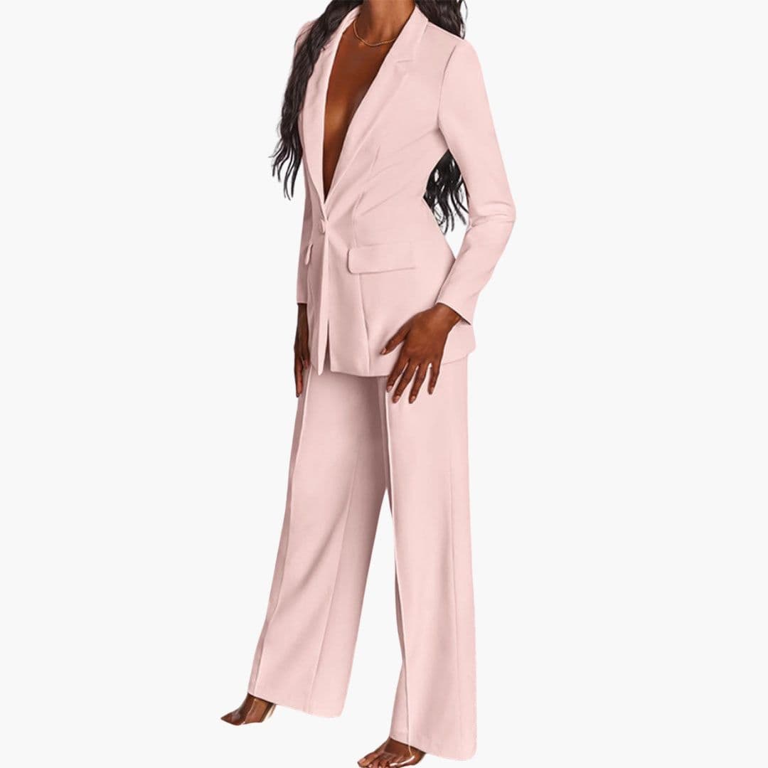 To-delt dametøj: Elegant blazer og brede bukser. Ideel til formel og semi-formel brug.