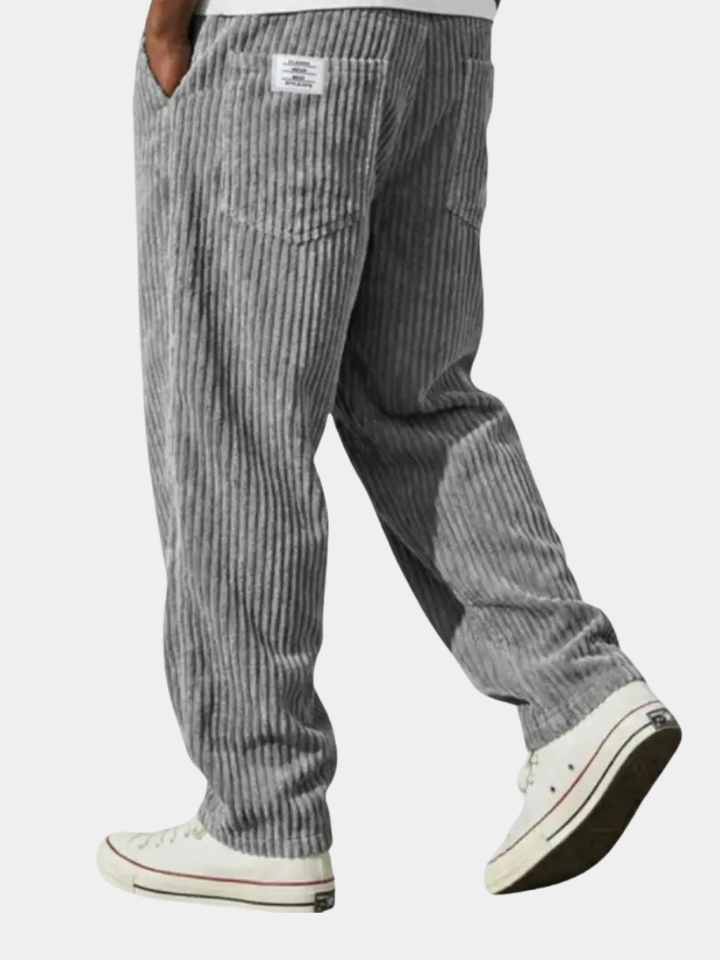 Stilfulde herrebukser med diskret tekstur. Smart casual design for mænd, der værdsætter komfort og mode.