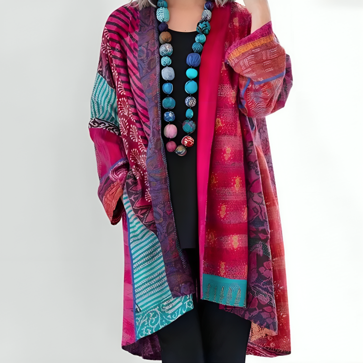 Kvinders boheme kimono cardigan med farverigt, frit faldende mønster. Stilfuld og let til enhver lejlighed.
