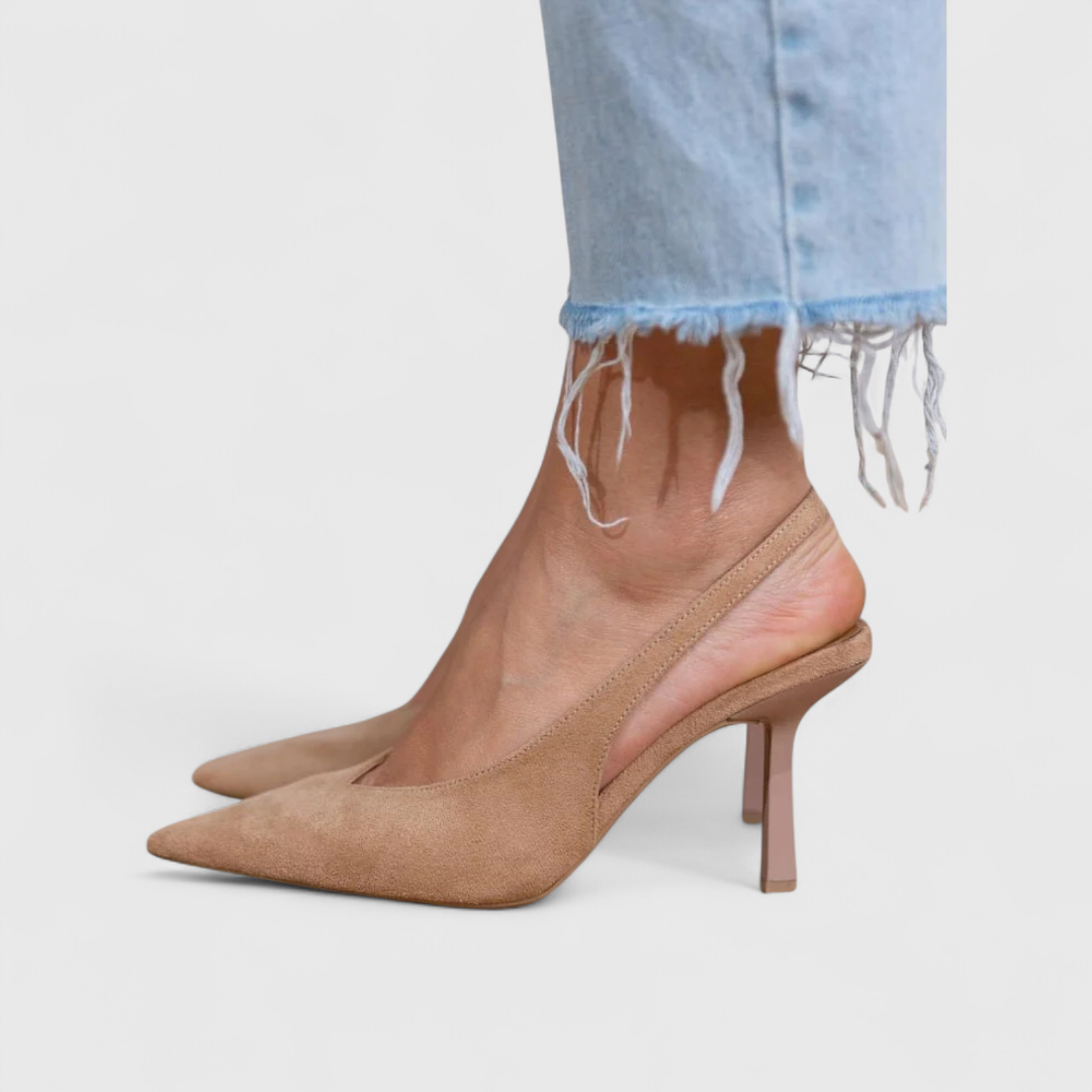 Elegante sorte damepumps. Ortopædiske højhælede sko til arbejde og fest, der giver komfort og stil.