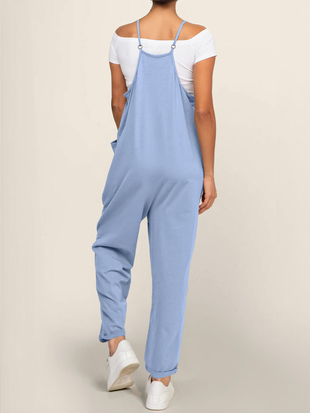 Komfortabel kvinders jumpsuit med elastisk talje, et essentielt stykke til garderoben.