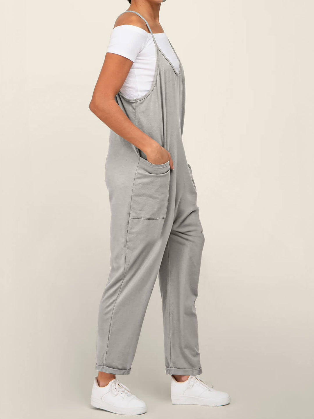 Stilfuld kvinders jumpsuit med elastisk talje, perfekt til foråret og casual outfits.