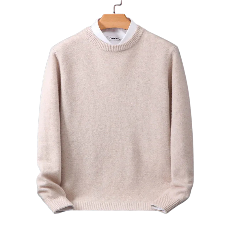 Elegant herre kashmir sweater, båret for maksimal komfort og et raffineret look. Perfekt til kølige dage.