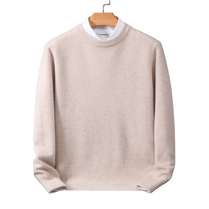 Elegant herre kashmir sweater, båret for maksimal komfort og et raffineret look. Perfekt til kølige dage.
