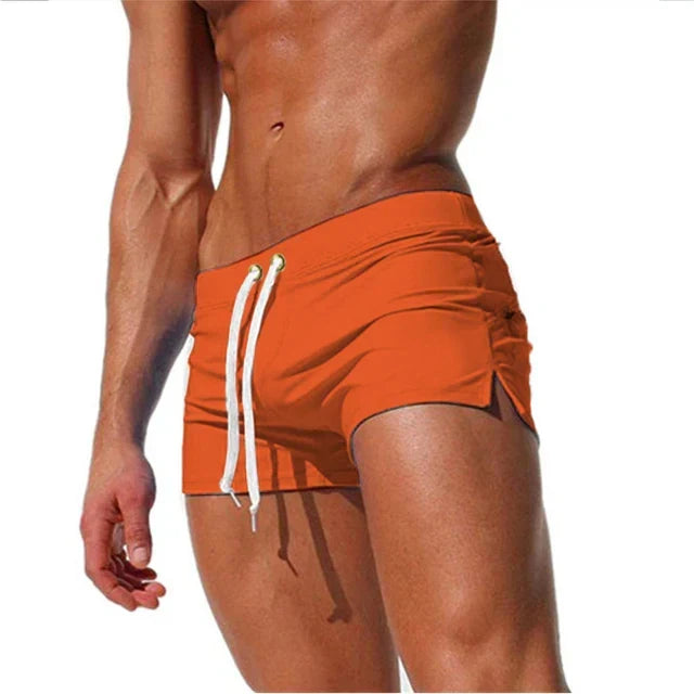 Praktiske svømmeshorts for mænd, justerbar pasform sikrer bevægelsesfrihed og komfort.