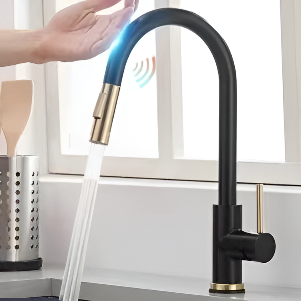 Hygiejnisk berøringsfri sensor køkkenarmatur. Perfekt til et stilrent og funktionelt køkkenmiljø.