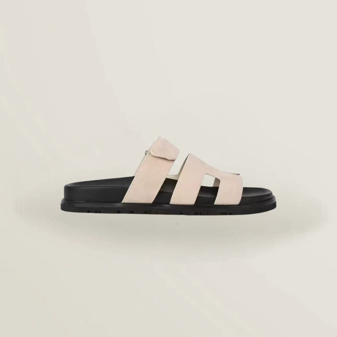 Stilfulde slip-on damesandaler med stødabsorberende sål. Ideelle for en behagelig gangoplevelse.