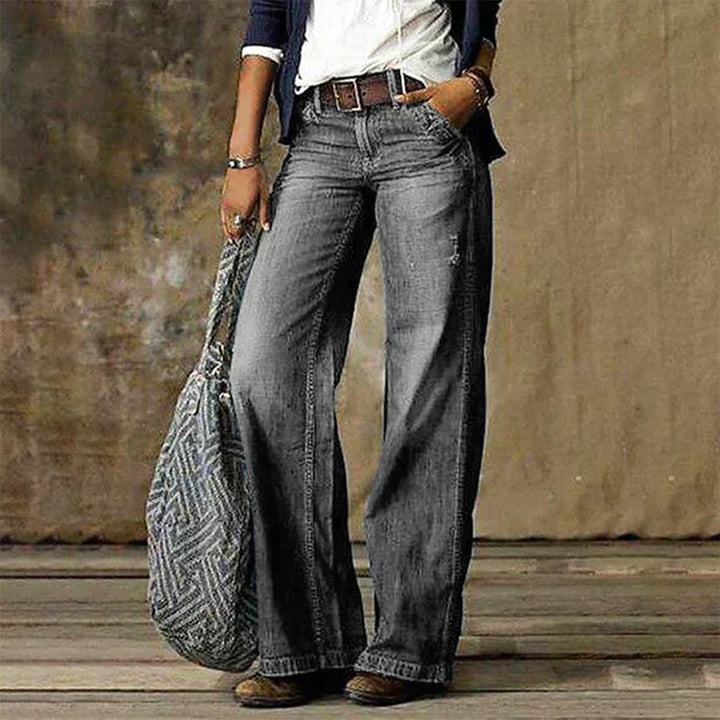 Stilrene baggy damejeans, der giver et afslappet streetwear look. Perfekte hverdagsjeans med moderne kant.