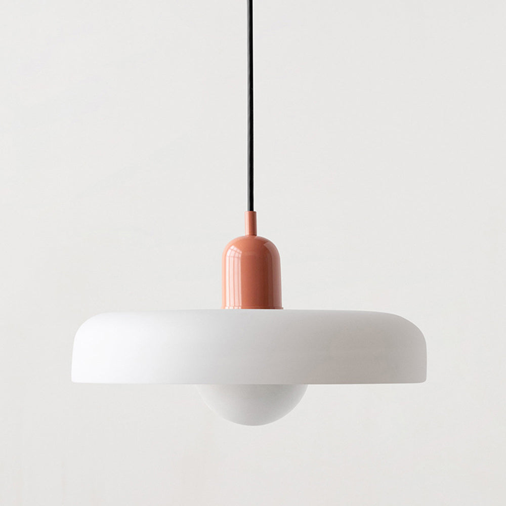 Loftslampe i farvet glas. Bauhaus-design giver unikt stemningslys.