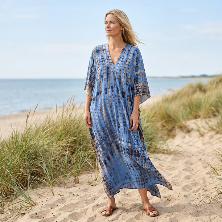 Blød, luftig dame maxi sommerkjole med boheme print, perfekt til varme dage og afslappet stil.