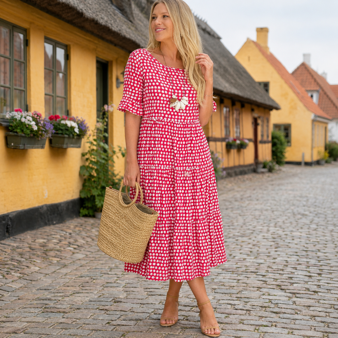Smuk prikket kvindekjole i midi længde; en stilfuld og afslappet sommerkjole med korte ærmer.
