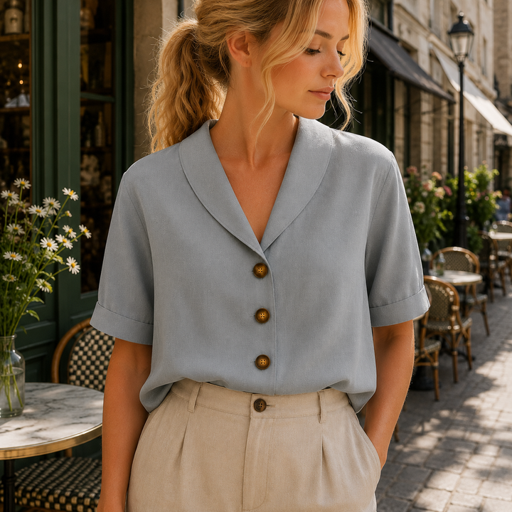 Dame kortærmet bluse i afslappet pasform med elegante knapper, ideel til en komfortabel hverdagsstil.