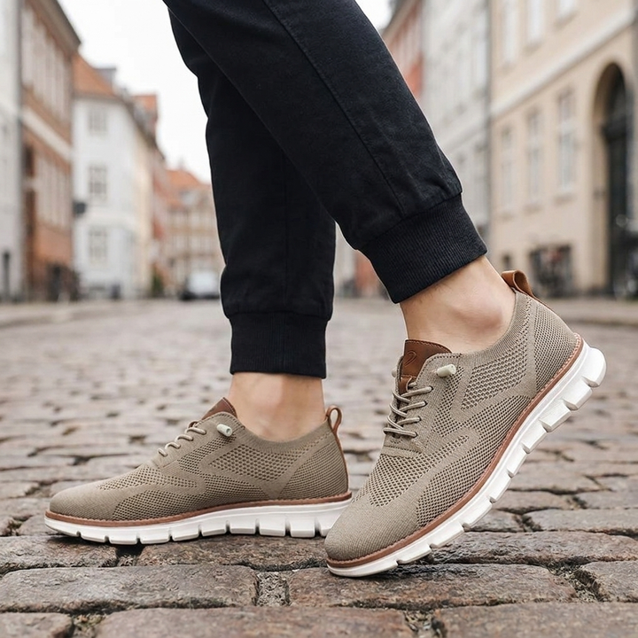 Stilfulde herre sneakers i beige, perfekt som letvægts fritidssko med åndbar komfort.