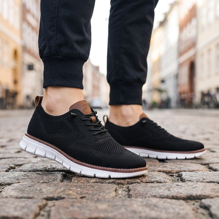 Hvide herre sneakers med åndbar overdel, letvægts design & fleksibel sål til hverdagskomfort.