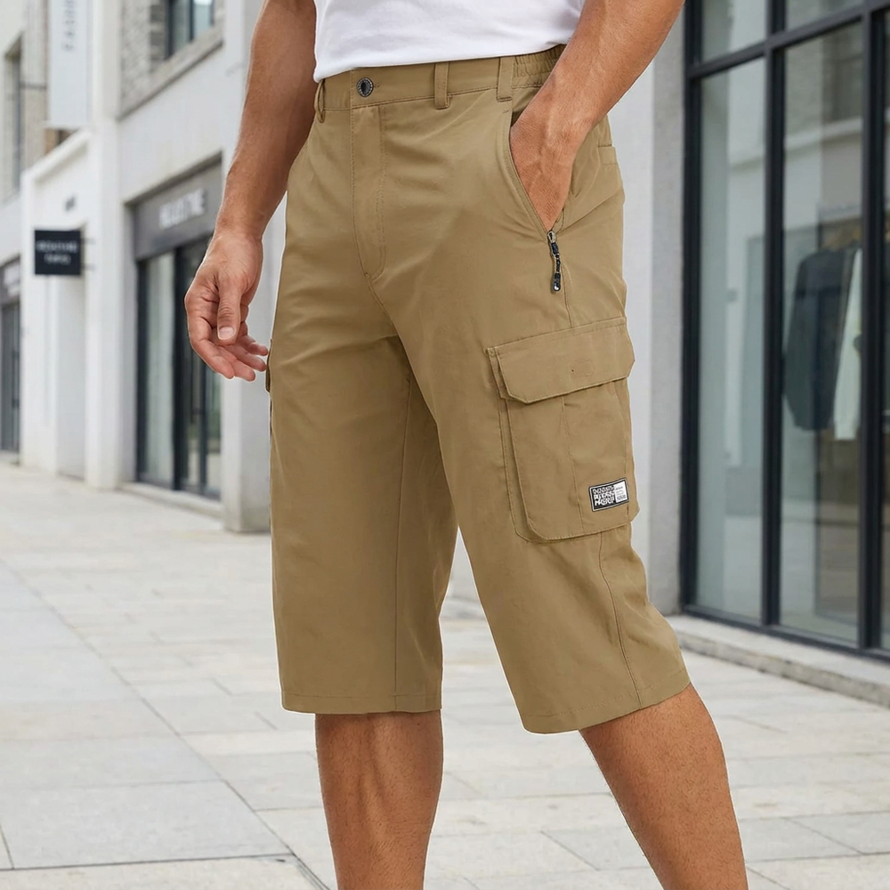 Komfortable, hurtigtørrende herre cargo shorts i letvægtsstof til aktiv udendørs brug og rejser.