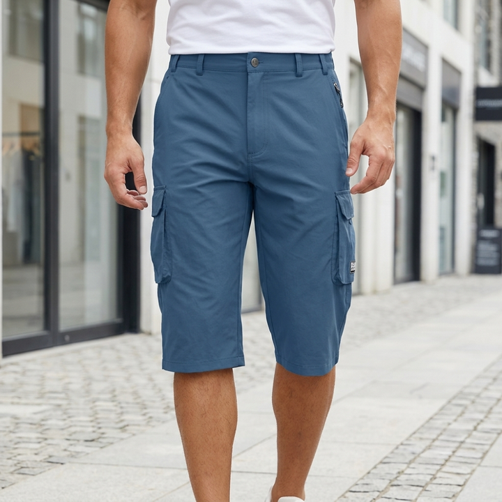 Moderne mænds hurtigtørrende cargo shorts, ideelle til sommer, fritid og aktive dage udendørs. Praktiske.