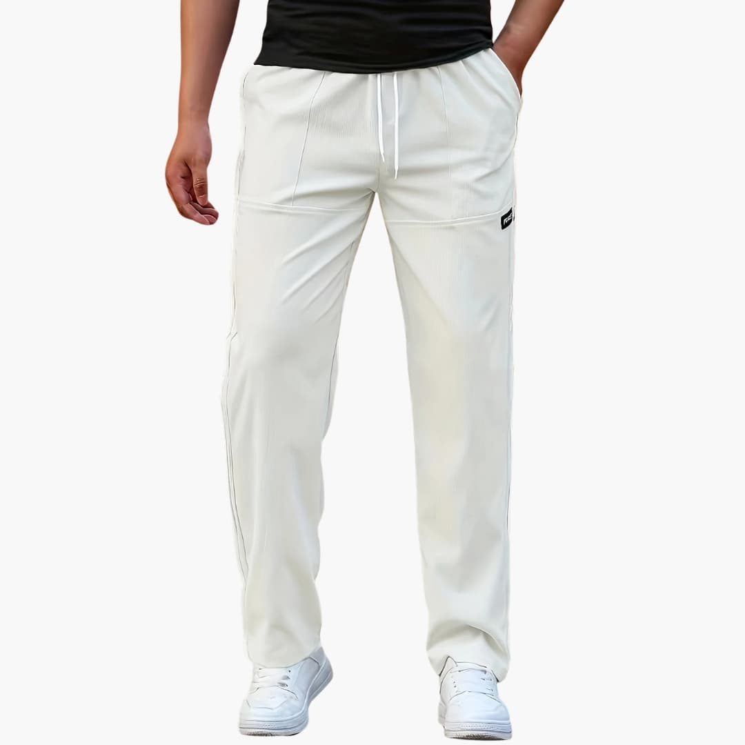 Stilrene lige bukser til mænd med elastisk talje og diskrete sidelommer, ideelle til et afslappet look.
