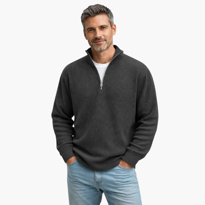 Praktisk herresweater med lynlåskrave, nem at style til både jeans og chinos.