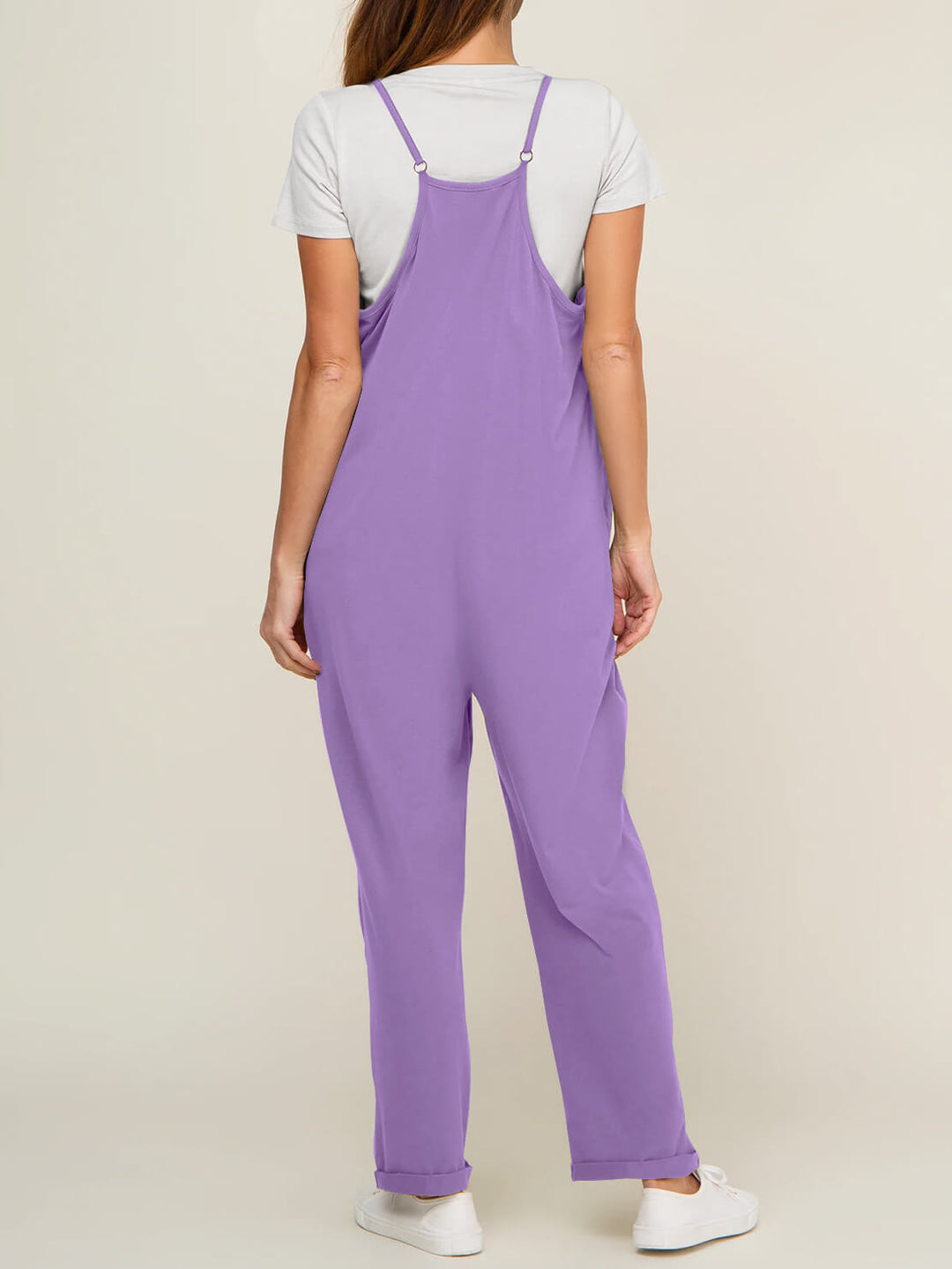 Kvinders jumpsuit med elastisk talje, der leverer en perfekt kombination af mode og funktion.