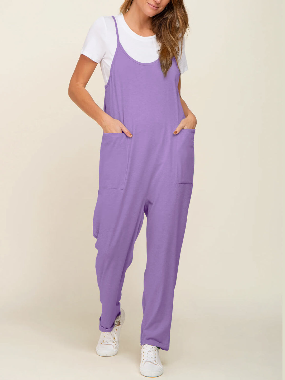 Afslappet kvinders jumpsuit med elastisk talje, perfekt til en café tur.