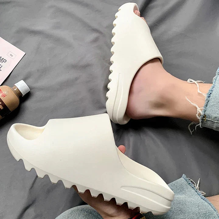 Moderne åbne damesandaler, slip-on design for nem sommerkomfort.