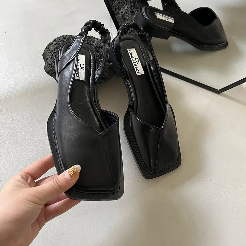 Beige damer sandaler med firkantet tå og slingback, chic og behagelige til sommerdage.