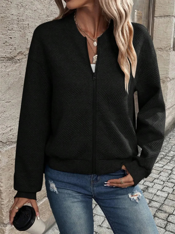 Casual dame bomberjakke, perfekt overgangsjakke. Moderne design med tidløse detaljer, fås i flere farver.