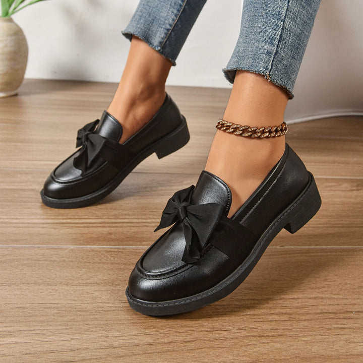 Assorterede dame loafers i pink, brun, grøn, sort med sløjfe. Komfortable & elegante hverdags sko.