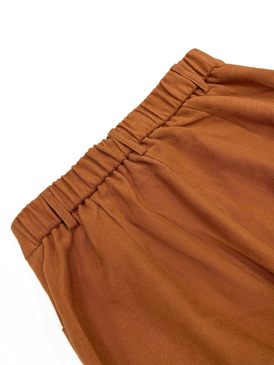 Alsidige højtaljede damejeans med lommer og knapper, et must-have til efterårets kvindemode.