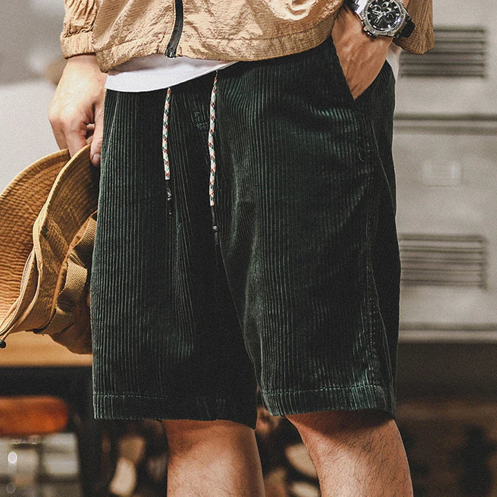 Praktiske herre løseshorts til foråret med snøre, velegnet til fritid, rejser og en afslappet stil.