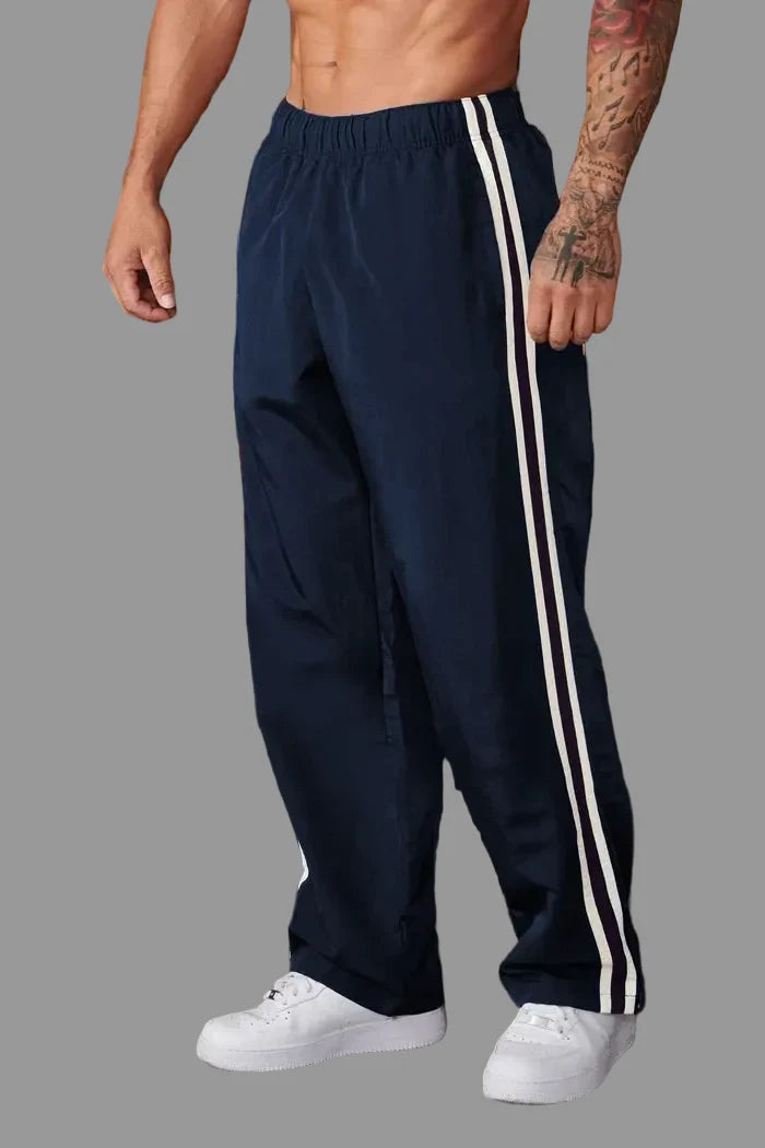 Sorte herre joggingbukser med stretch, designet for maksimal komfort under sport og afslapning.