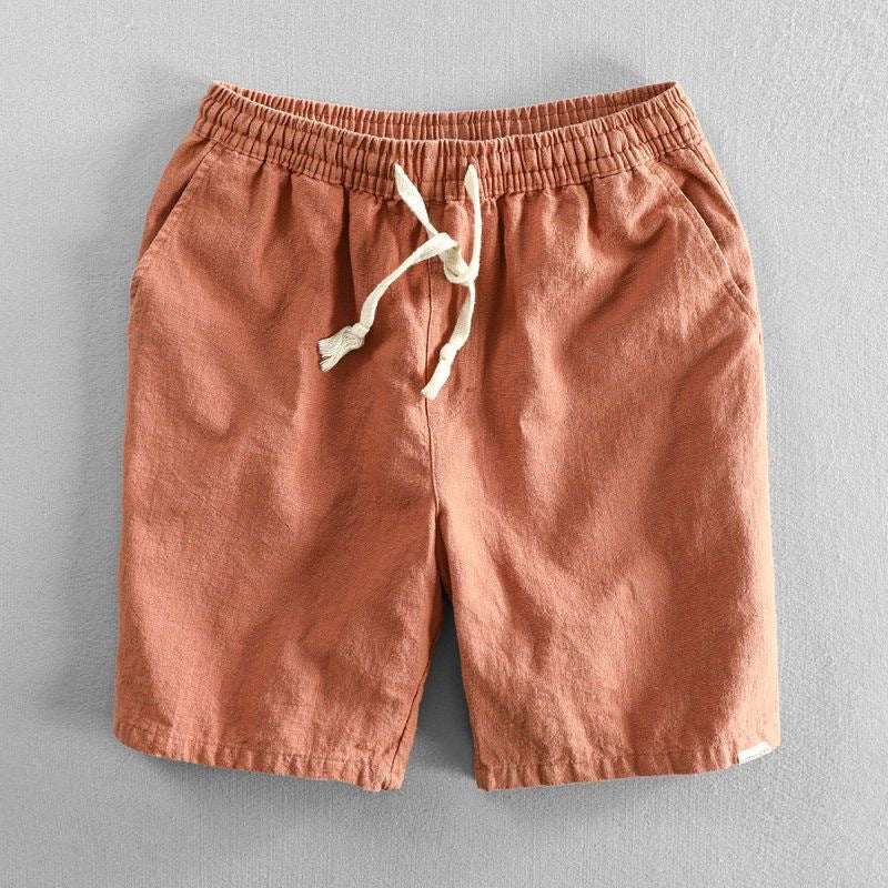 Detaljerede herreshorts med elastisk talje, snøre og sidelommer. Ideelle til forårsfritid.