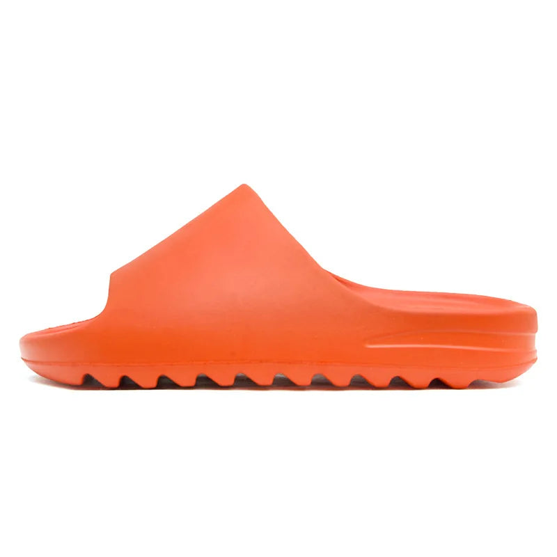 Åbne slip-on damesandaler, designet for maksimal komfort og sommerstil.
