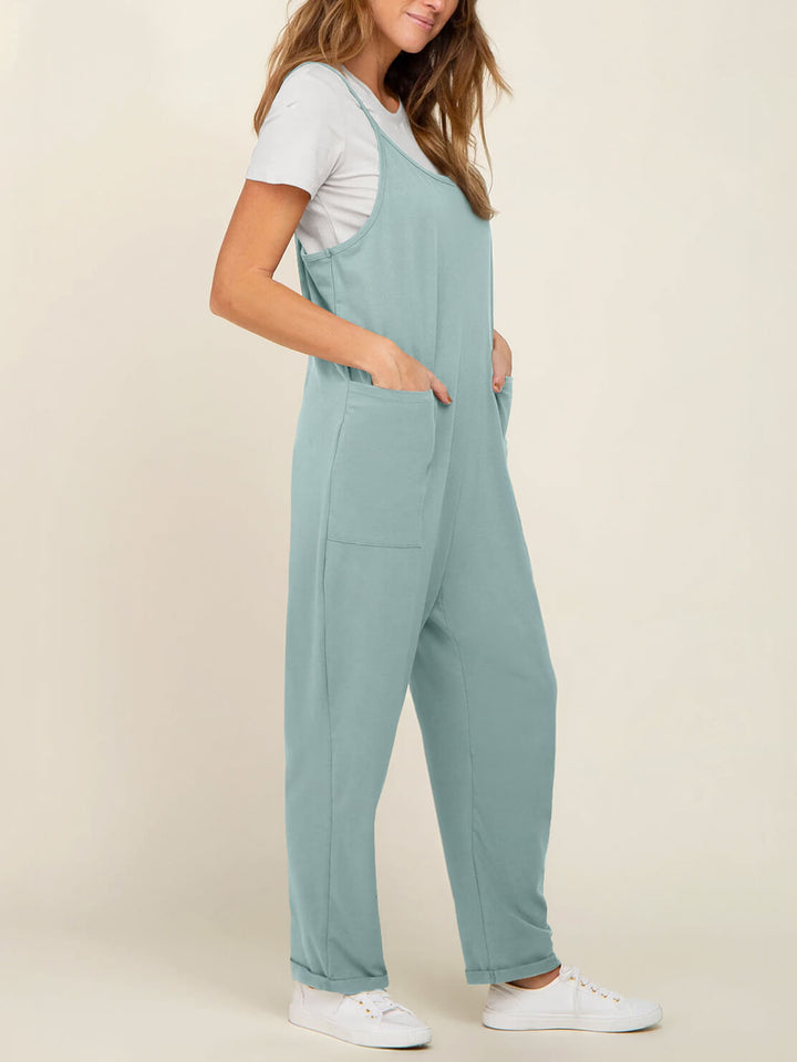 Stilfuld kvinders jumpsuit med elastisk talje, et udtryk for ubesværet elegance.