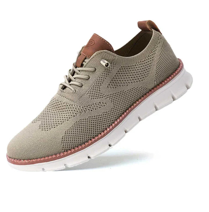 Stilfulde herre sneakers med åndbar konstruktion og snørebånd, designet for optimal komfort og fleksibilitet.