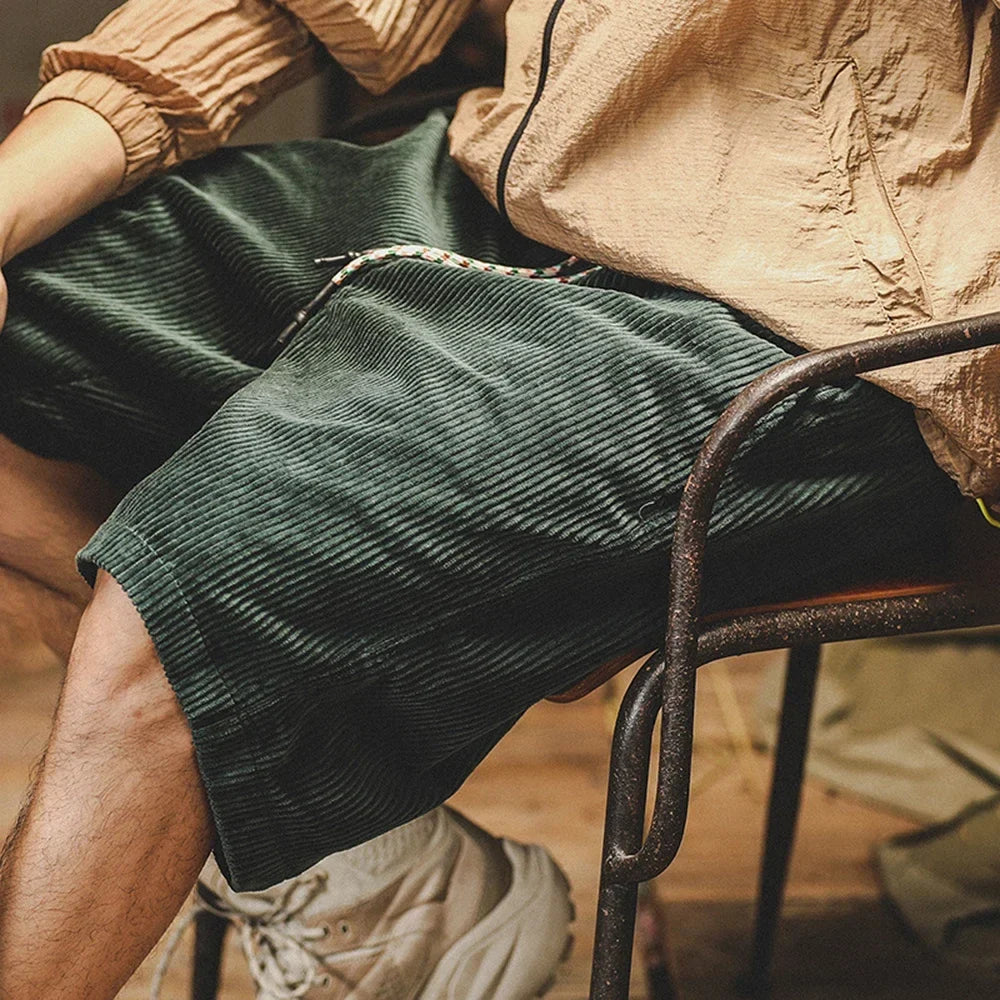 Stilfulde herre forårsshorts med elastisk talje og snøre for optimal pasform og en casual stil.