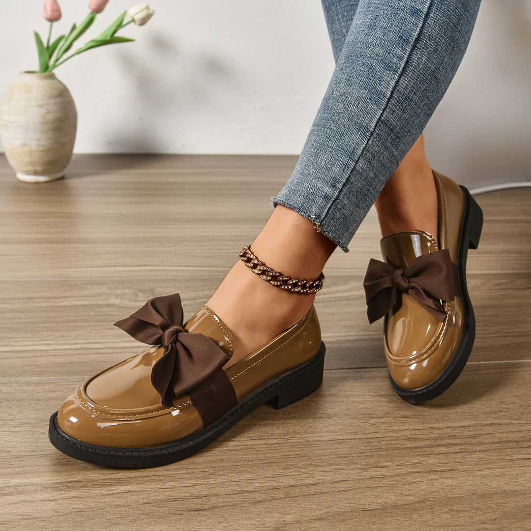 Dame loafers med dekorativ sløjfe. Komfortable slip-on sko til en stilfuld hverdag & kontoret.