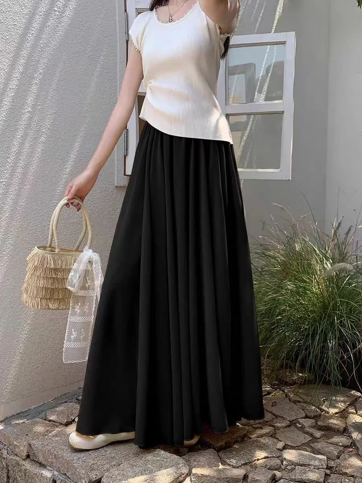 Moderne chiffon maxi nederdel, der fremhæver en elegant A-line silhuet.
