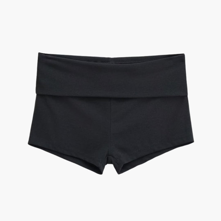 Fitnessbeklædning: Moderne kvinders sportsshorts med bred talje og elastik i sort til optimal bevægelsesfrihed.