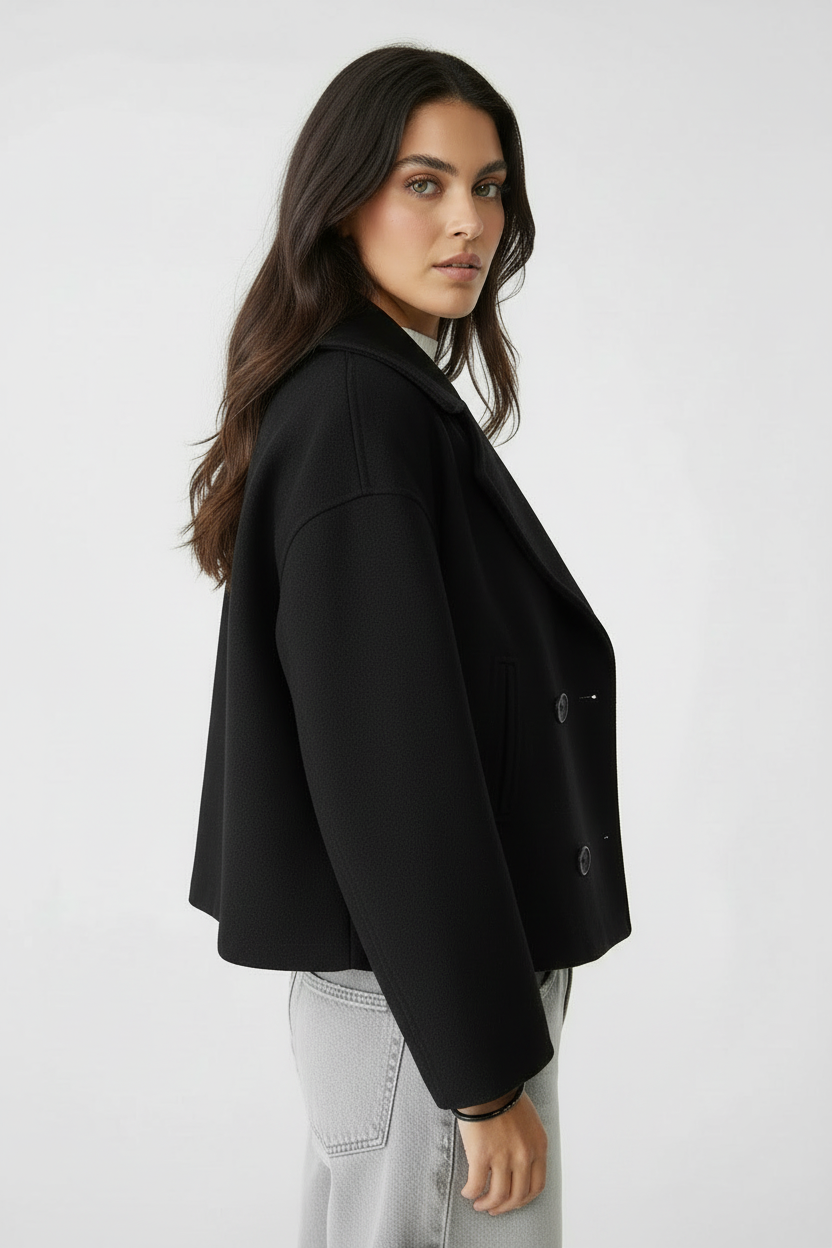 Perfekt til sommerfester: Elegant cropped damejakke med dobbeltknap. Kort, stilfuld og festklar.