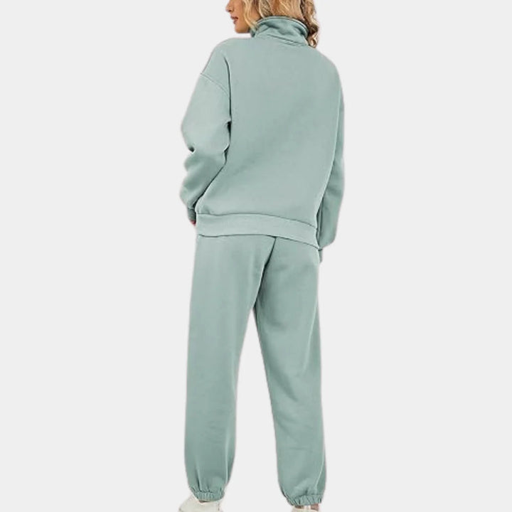 Elegant todelt sæt for kvinder i behageligt polyester. Ideelt til både fritid og hverdagsbrug.