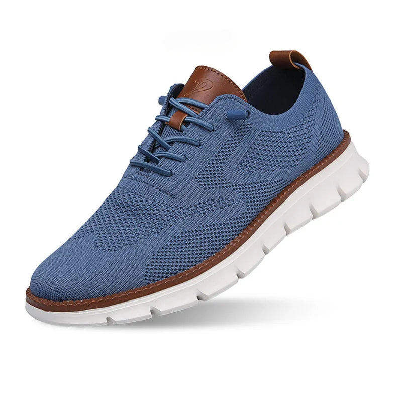 Moderne herre sneakers i blå med åndbart mesh og snørebånd for letvægtskomfort og stilfuld hverdagsbrug.