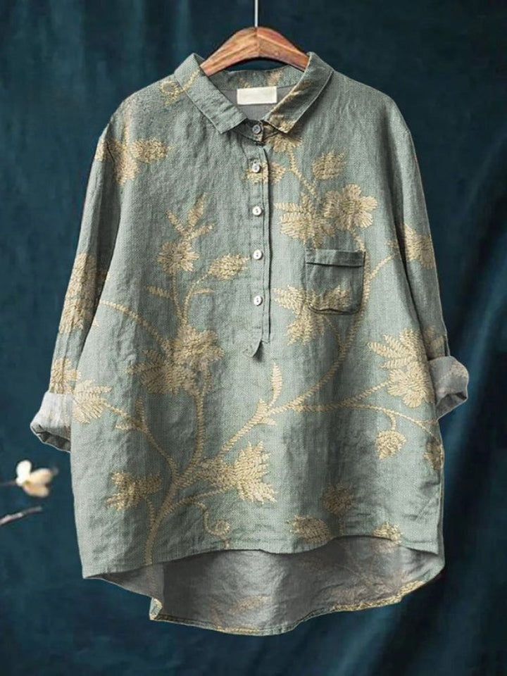 Behagelig mønstret dameskjorte med afslappet pasform. Stilfuld overdel til forår og sommer.
